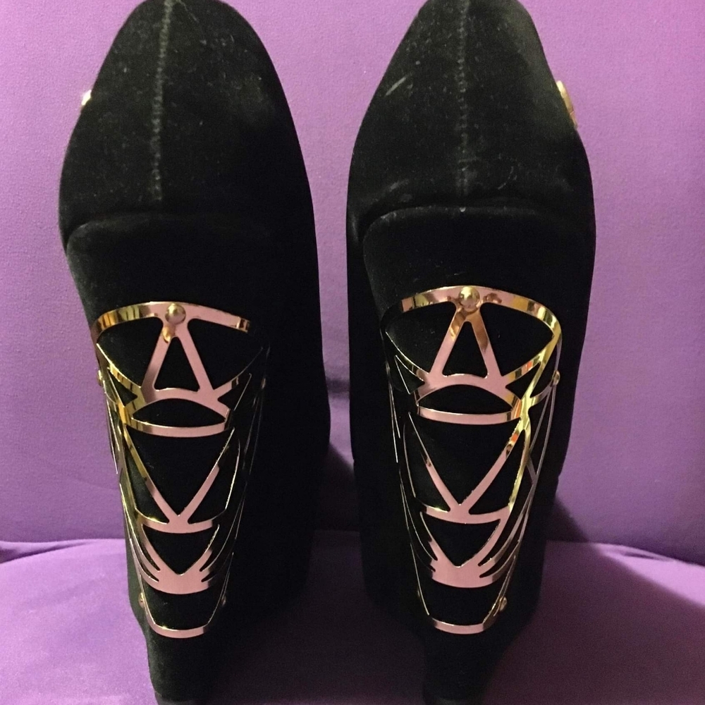 Heels - Picture 3 of 5